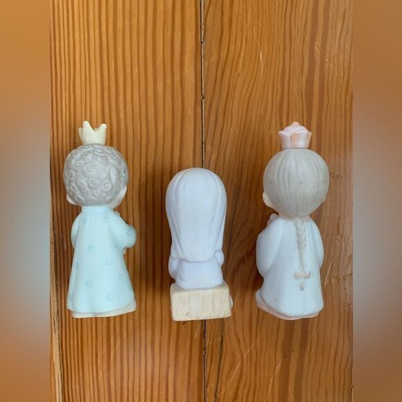 Three Precious Moments Figurines - Picture 5 of 6